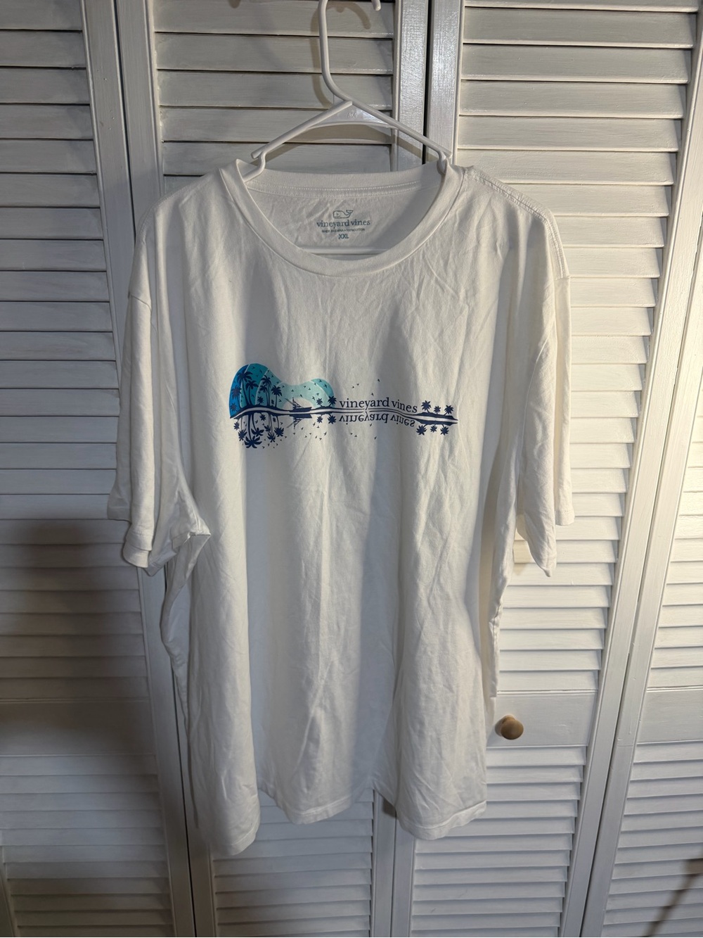 Vineyard Vines White Short-Sleeve Tee with Blue Surf Graphic